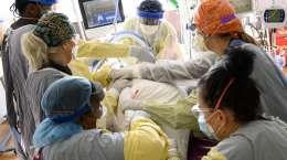 Bệnh viện Mỹ đối mặt nguy cơ "vỡ trận" trong ngày "tồi tệ nhất" vì Omicron